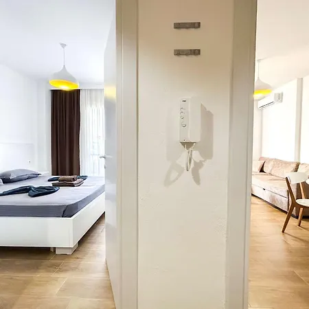 1 Bedroom 1019 *